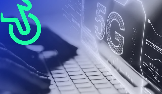 Laptop s 5G mrežom u pozadini - što je 5G i trebate li ga