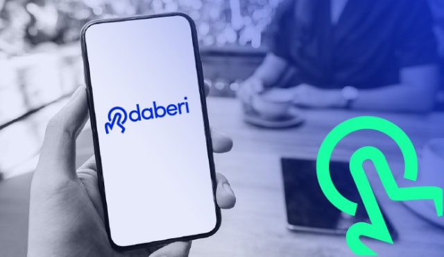 Ruka drži mobitel s Odaberi.hr aplikacijom - sve što trebate znati prije odabira mobilne tarife